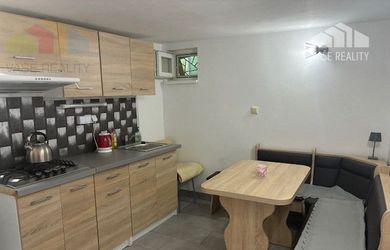 Na predaj murovaná záhradná Chata Ilava, pozemok 385 m2