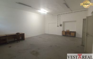 Prenájom haly / skladu / autoservisu – 134 m² Galanta