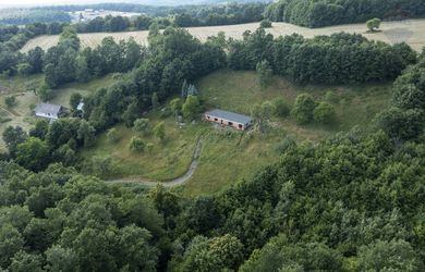 PREDAJ: Rozostavaná stavba s veľkým pozemkom 1,96 ha na polosamote, Horné Mladonice_okres Krupina