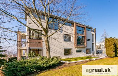 Rezidenčná vila s plochou 751 m² v Bratislave I (Staré Mesto) s bazénom – Bôrik, na pozemku 1.000 m².