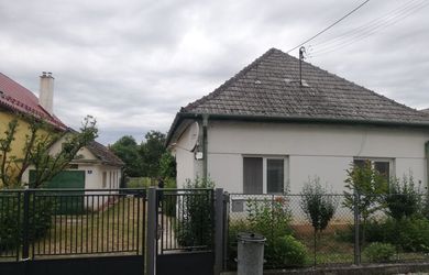 ZNÍŽENÁ CENA !!! Starší rodinný dom s veľkým pozemkom