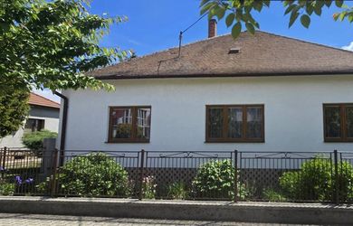 Na predaj: Priestranný 4-izbový rodinný dom v lukratívnej časti Topoľčian (ul. Mieru)