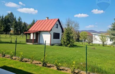 Predaj stavebný pozemok s Murovanou chatkou v obci Čaradice