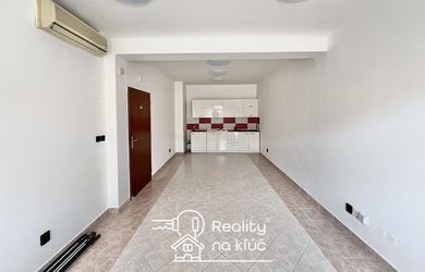 Na prenájom kancelársky priestor v centre mesta v Nových Zámkoch