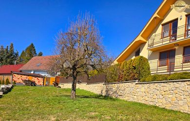 EXKLUZÍVNE NA PREDAJ Slnečný, rekreačný pozemok v Dechticiach!!
