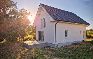 Poschodová novostavba RD na pozemku 468 m², Paňa