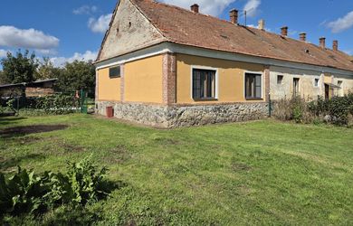100-ročný dom na polosamote, pozemok 3252 m², Čab – Lahne