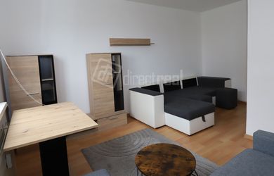 DIRECTREAL| Garsónka na prenájom v centre mesta vedľa Mestského úradu, 27 m2, 4. poschodie s výťahom, kompletná rekonštrukcia!