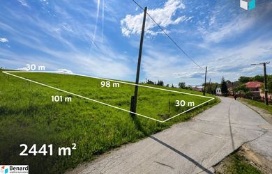 Priestranný stavebný pozemok 2 441 m² vo Finticiach