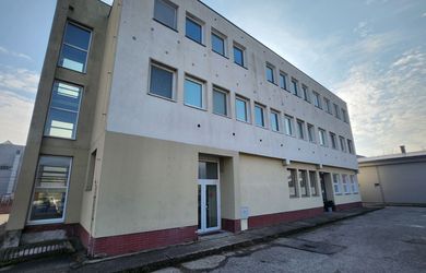 BUDOVA UBYTOVNE + apartmány