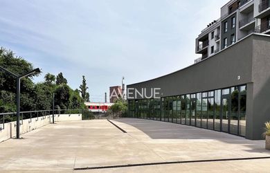 AVENUE | obchodný priestor v novostavbe, Nové Mesto.