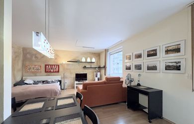 REZERVOVANÉ! Veľký 1-izbový byt 49 m² s lodžiou, parkovaním a pivnicou, Na križovatkách - Ružinov, 215 000 €