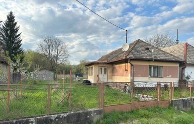 Dom s veľkou záhradou v malej dedinke Rašice