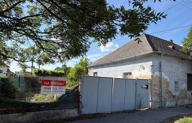 Rohový pozemok na predaj, blízko kultúrneho domu, vhodný aj na RD aj na investíciu