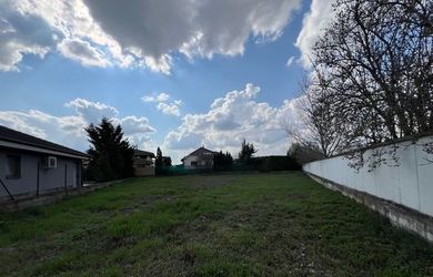 Stavebný pozemok v Jarovciach na predaj