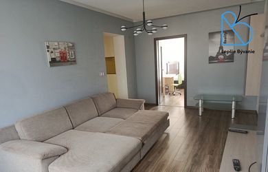 NA PREDAJ Kompletne rekonštruovaný a zariadený 2-izbový byt NITRA - CENTRUM
