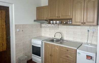 HALO reality - Prenájom, jednoizbový byt Prievidza, Čierne Mesto - centrum