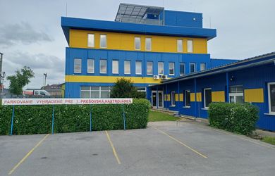 Na predaj výrobná hala a administratívna budova