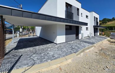 Moderná Novostavba B 10: Murovaný 4 izb.rod.dom, s terasou a prístreškom pre dve auta,286 m2 - Bitarová