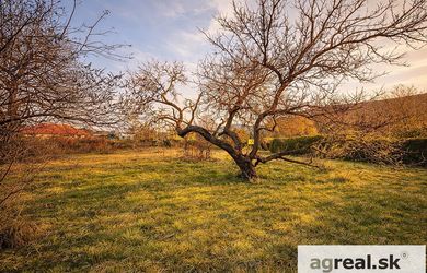 Predaj- slnečný stavebný pozemok (623 m²) v pokojnej časti mesta Hainburg, ul Jakobusgasse, Rakúsko