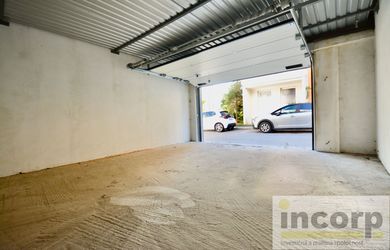 VEĽKÁ, SAMOSTATNÁ MUROVANÁ GARÁŽ (25m2), BARTÓKOVA ULICA