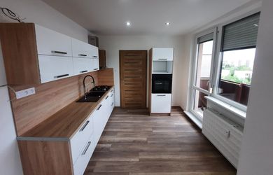 Na predaj priestranný 3-izbový byt, 80 m², Novomeského ulica