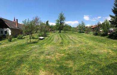 Krásny slnečný pozemok (cca 2816m2) v Dežericiach pri Bánovciach n/B.