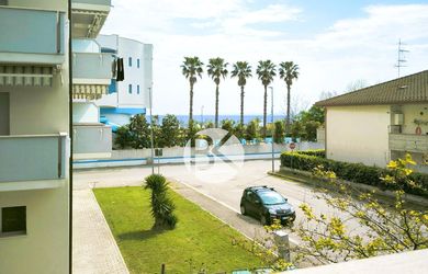 2-izbový apartmán po kompletnej rekonštrukcii s výhľadom na more – BARI, Taliansko