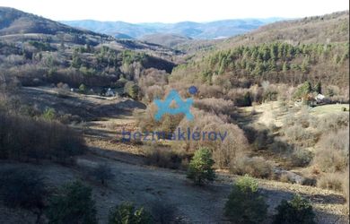 Bez maklérov predám slnečný pozemok v lokalite Vyhne ID 105904