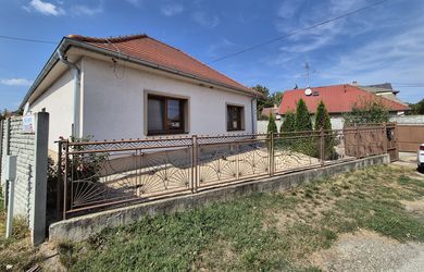 Na predaj priestranný 4-izbový rodinný dom s garážou v Gabčíkove