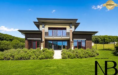 Exkluzívna vila s dvojgarážou a pozemkom 875 m², Trenčín - Kubrá