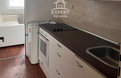 Kompletne zrekonštruovaná a zariadená garsónka s balkónom v Holíči – Lúčky