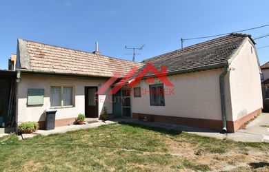 Rodinný dom s 10-árovým pozemkom | Tomášov – Pestovateľská ul.