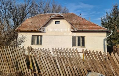 F002-012KRTA 5-izbový rodinný dom Ipeľské Predmostie