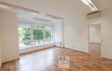 Bez provízie | Kancelária | 100 m² | s výhľadom na Hviezdoslavovo námestie