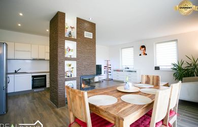 PREDAJ - DVA RODINNÉ DOMY - BIELY KOSTOL - 883 m²