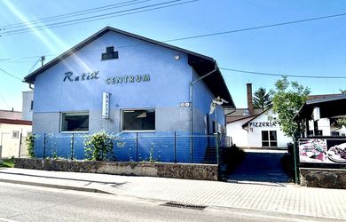 Zvolenská Slatina - budova pre obchod a služby so skladovými priestormi