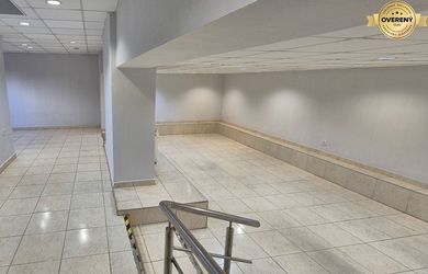 Na prenájom obchodný priestor 72m2 Nové Zámky- suterén