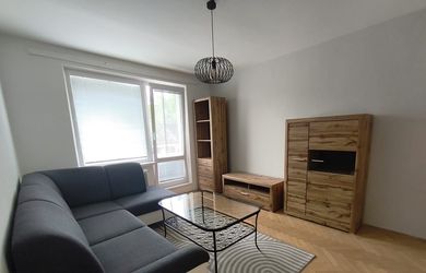 2,5 izbový byt s balkónom, blizko centra, s netom