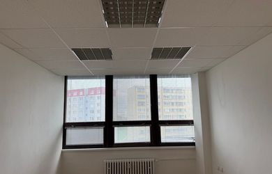 Na prenájom kancelária 17,98 m2 v BA - Podunajská ulica (2. N.P.)