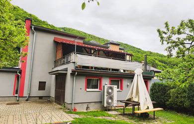 Rodinný dom s priestranným pozemkom v okrajovej časti mesta
