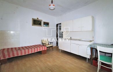 Na predaj starší rodinný dom s pozemkom v obci Drietoma