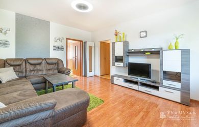 PB2992 3 izbový zariadený byt SNP s loggiou, kumbálom a priestrannou pivnicou 18m2