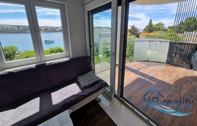Chorvátsko, Stara Novalja – zariadený apartmán len 30m od mora