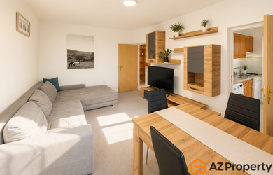 AZ PROPERTY * ponúka Prakticky dispozične riešený  4-izbový byt s veľkou lodžiou na začiatku Dúbravky