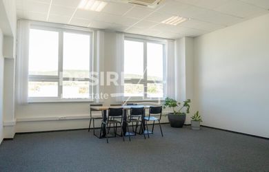 POND: Kancelária na prenájom, 37 m2, sklad k dispozícií, parkovanie zdarma