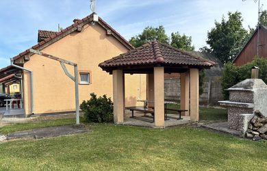 EXKLUZÍVNE - Rekreačné chatky priamo v areáli Ava Aquaparku Diakovce | 20 lôžok | Kompletné vybavenie