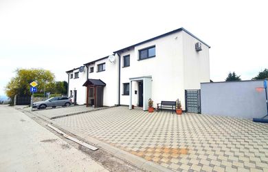 Moderný 3-izb. MEZONETOVÝ byt so zimnou záhradou, súčasť 3 byt. v RD, samostatný vstup, vlastné parkovanie, voľný, Platanová ul., Stupava