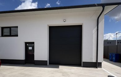 PRENÁJOM MODERNEJ HALY 103 m² V UZAVRETOM AREÁLI – ROVINKA