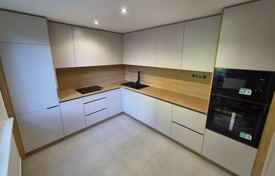 EXKLUZÍVNE NA PREDAJ – Priestranný 3 izbový byt 74 m² byt po kompletnej rekonštrukcii na Klokočine v Nitre